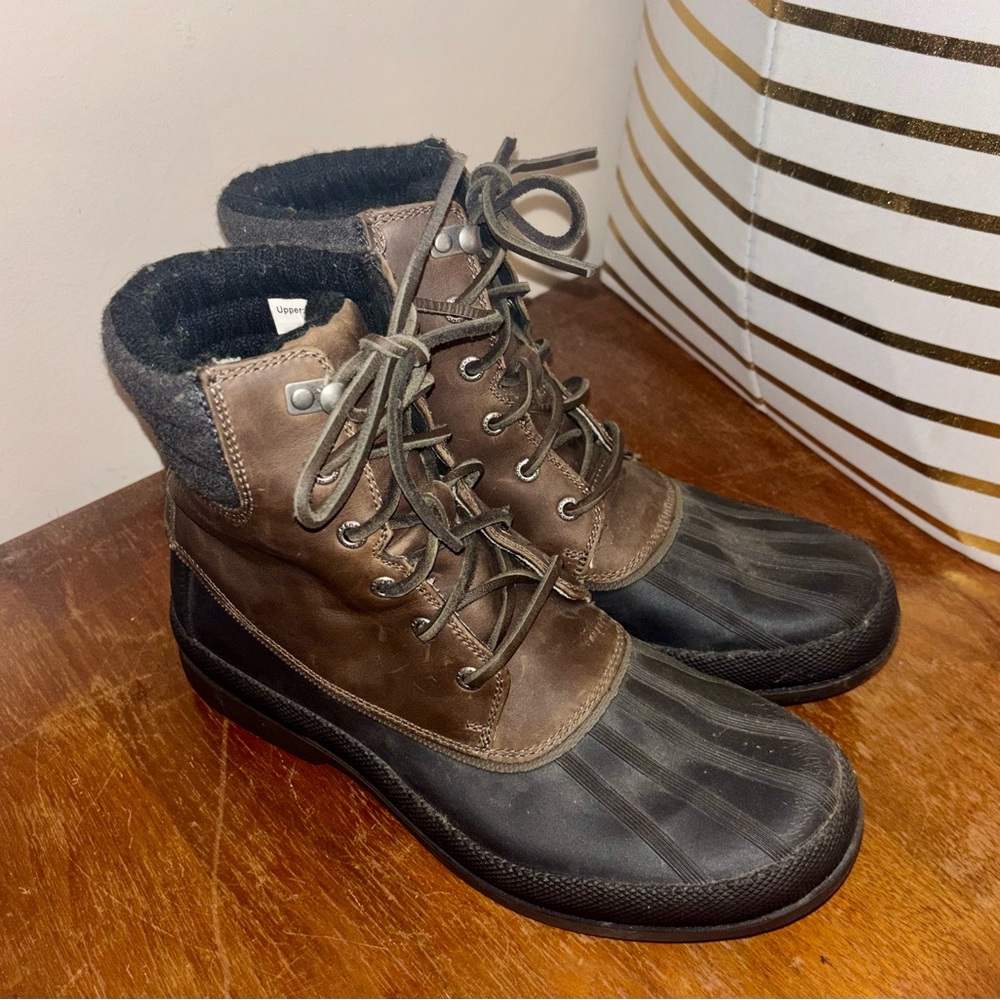 MEN’S 9.5 SPERRY Brown/Black Winter Duck Boot